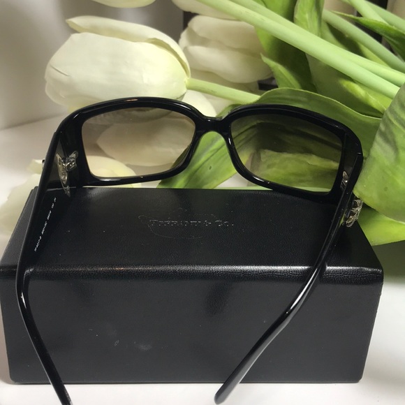 🥳SOLD🥳 TIFFANY & CO. | Black Sunglasses - Picture 3 of 8